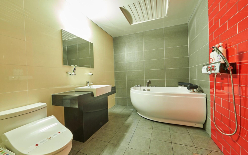 Bathroom 4, Naju Welcome Business, Naju