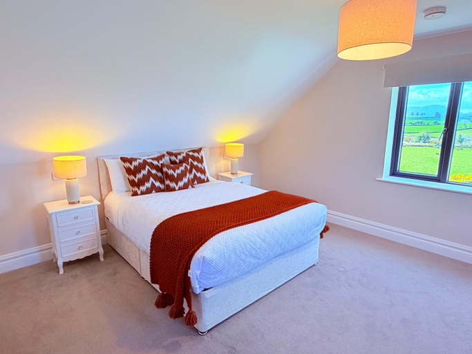 Bedroom 2, Country View House