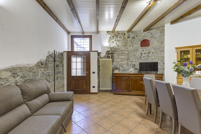 Room 2, Argegno Vintage by Wonderful Italy, Como