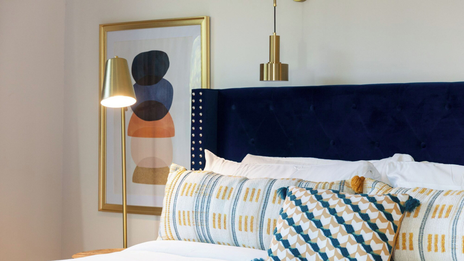 Interior 2, Silverlake Sunset Treehouse Art-filled Escape w/ Jacuzzi + Sauna Avantstay, Los Angeles