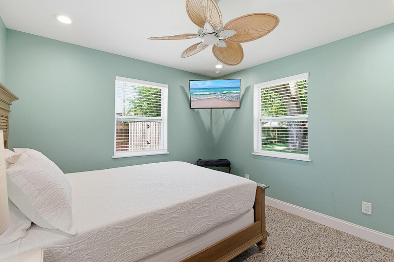 Room 4, Sunny Dayz, Volusia