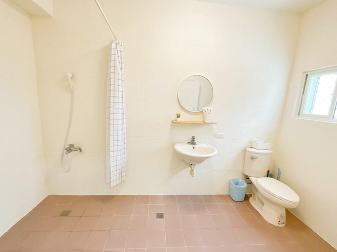 Bathroom 4, Ding ding house, Pingtung