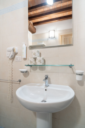 Bathroom 5, Hotiday Apartments Costa degli Etruschi, Livorno