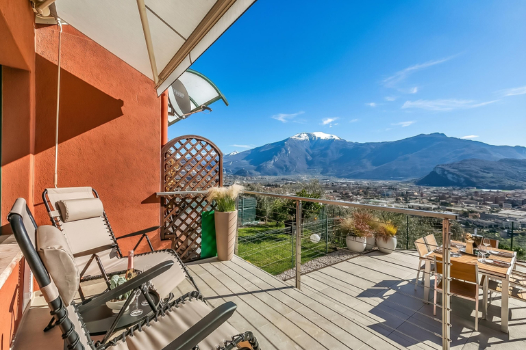 Outdoor dining 2, Bella Vista Apartment, Trento
