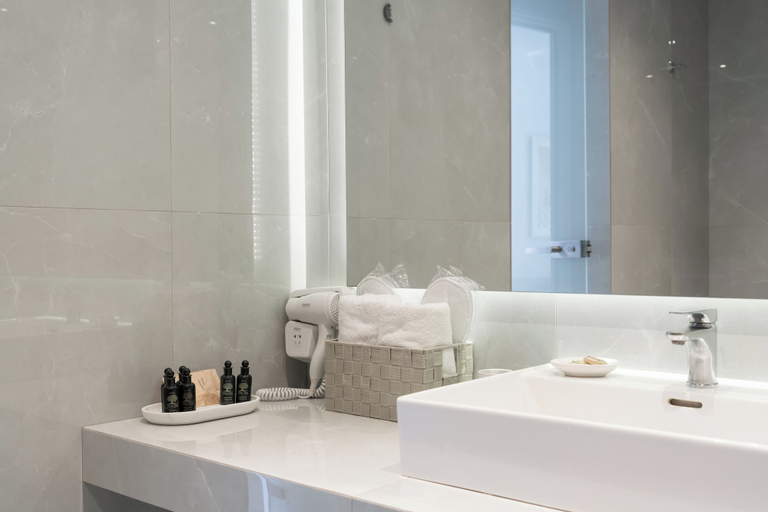 Bathroom 4, 24K Athena Suites, Attica