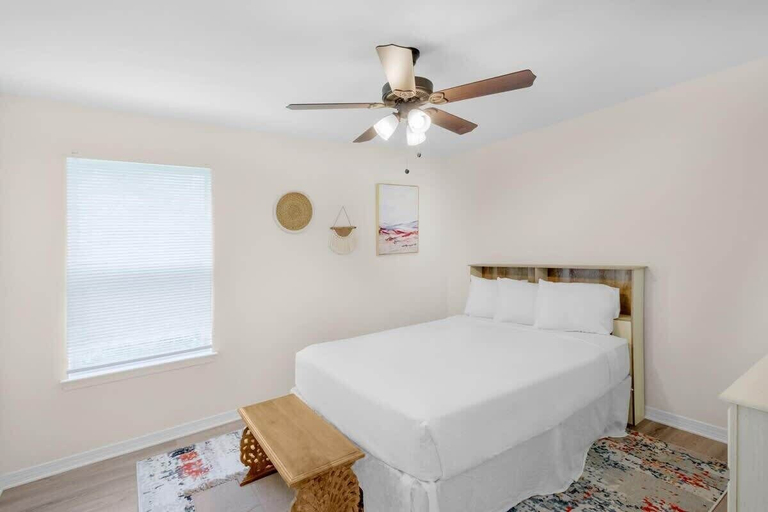 Room 3, Cozy 2 Bed/1.5 Bath Duplex Just Blocks From Downtown Biloxi!, Harrison