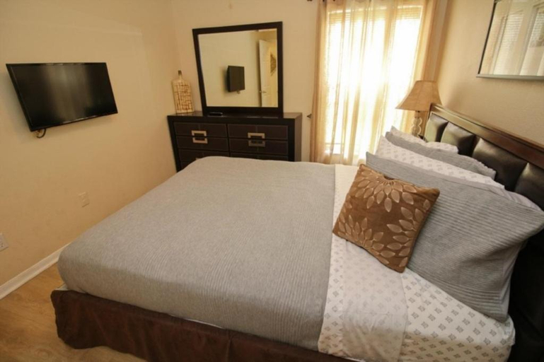 4, Gorgeous 4 Bed Home In Gated Community! villa, Osceola