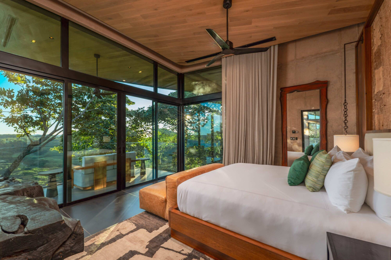 Room 4, Bahias No 2, Liberia