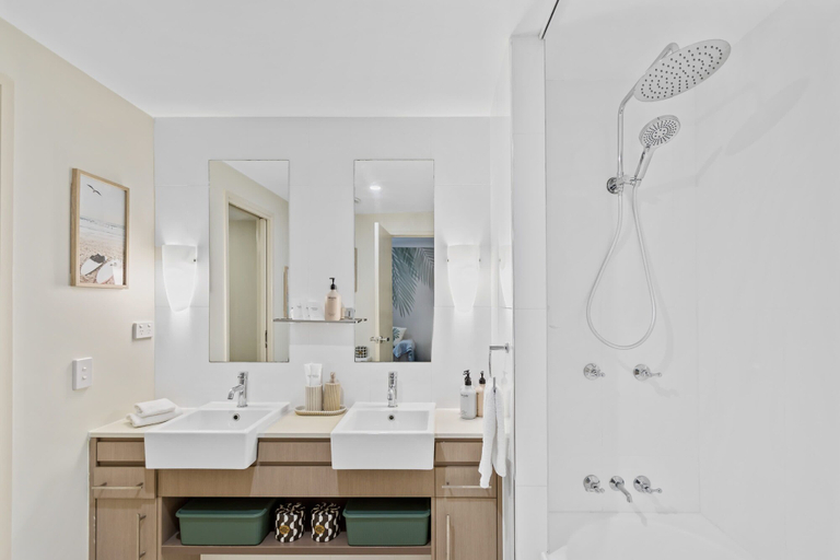 Room 5, The Palms Luxe With 9 Resort Pools, Cairns