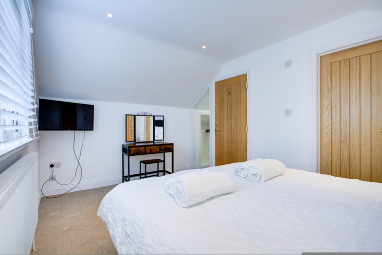 Room 3, Spacious 4BR Haven in Ipswich, Suffolk