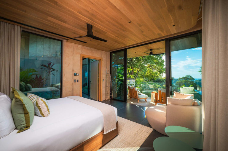 Room 3, Bahias No 13, Liberia