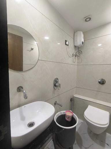 Bathroom 5, Hotel Royal Villa, Ahmadabad