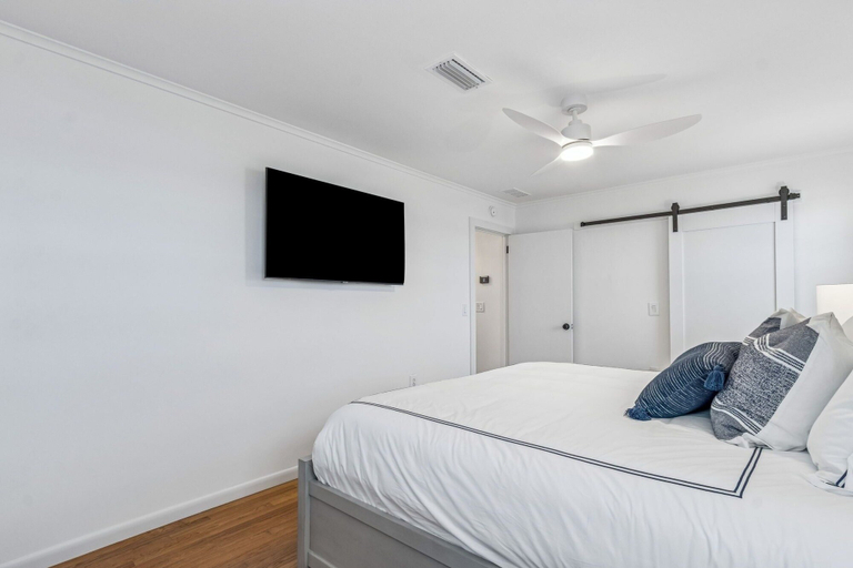 Room 2, 1408 Coastal Kyma 4 Bedroom Home, Nassau