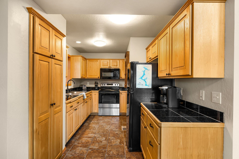 Room 4, Bridger Trail Retreat, Kootenai