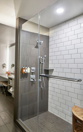 Bathroom 5, The Hotel Landing, Hennepin