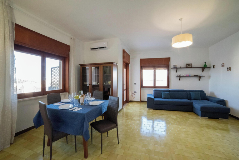 Dining, Tramonto D'Oro Apartment Near The Beach - Happy Rentals, Lecce