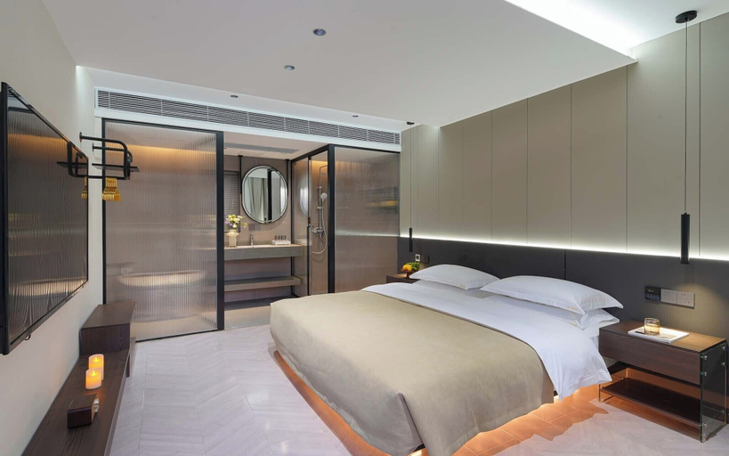 Room 3, The Naxi Hereditary Courtyard - Chinese Nature's Design Retreat - Free Pick-up from Airport for 3 Nights, Lijiang