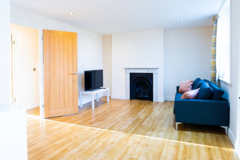 Room 4, Charlotte House Prime Location Urban Nest 2bed 2bath, Suffolk