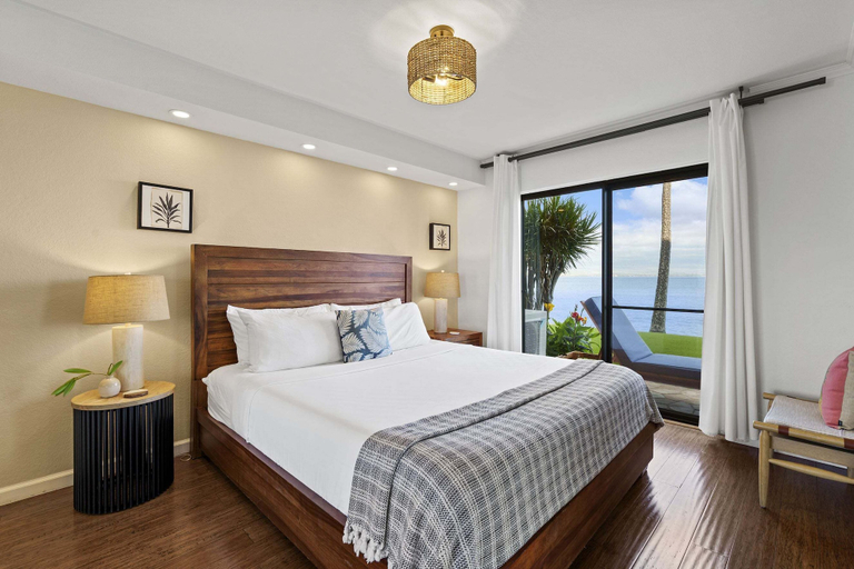 Room 4, Oceanfront Lauloa 106 - Ground Floor, Modern Renovation, Split-ac, Walk to Beach, Maui