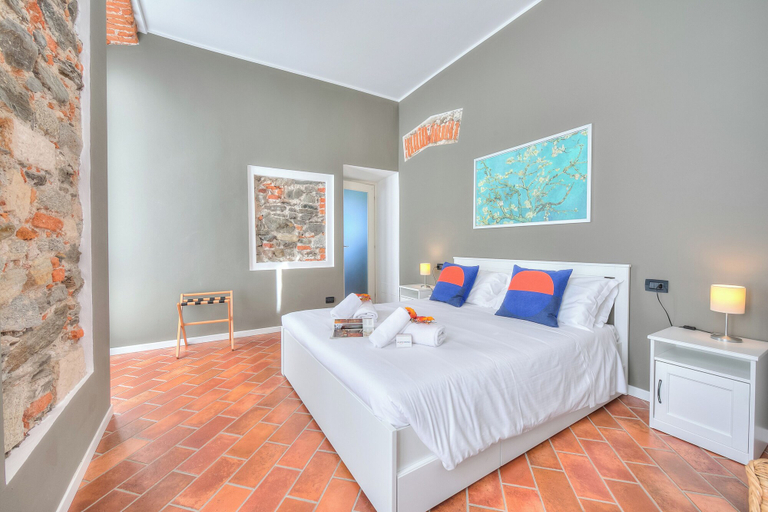 Room 4, Stella Del Lago Pied Dans L'eau in Arona, Novara