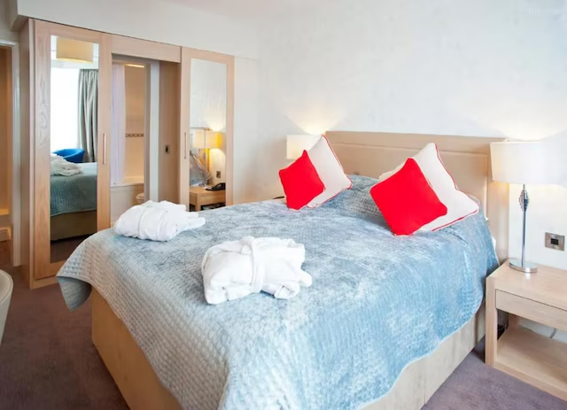Bedroom 3, Bournemouth East Cliff by Belvilla, Bournemouth