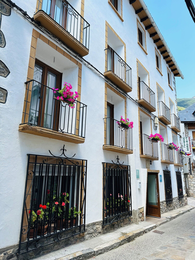 Exterior 4, Hostal Pirineos Meliz, Huesca