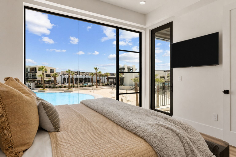 Room 2, Barefoot Beach House B + C 6 Bedroom Home, Washington