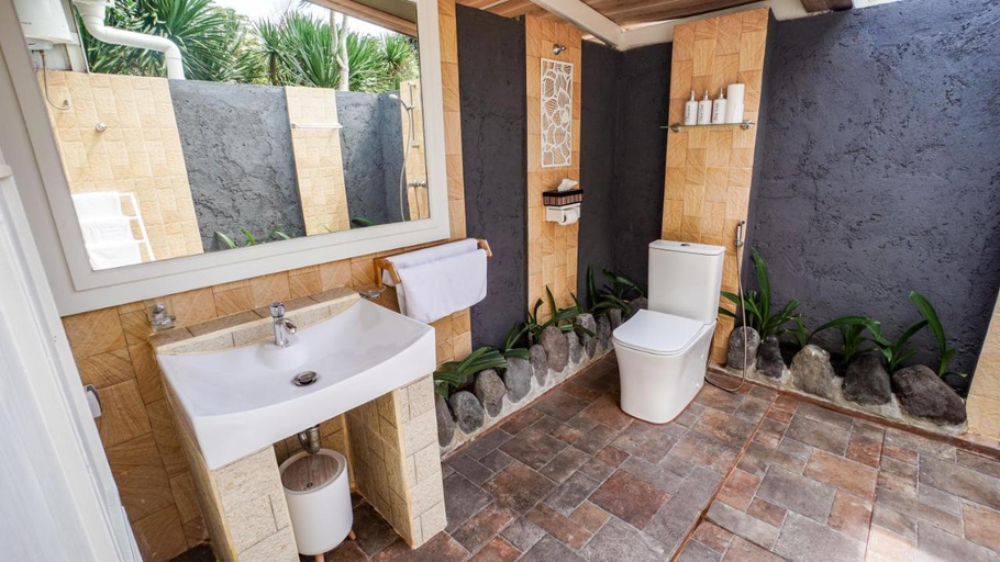 Bathroom 4, The River Island Sidemen, Karangasem