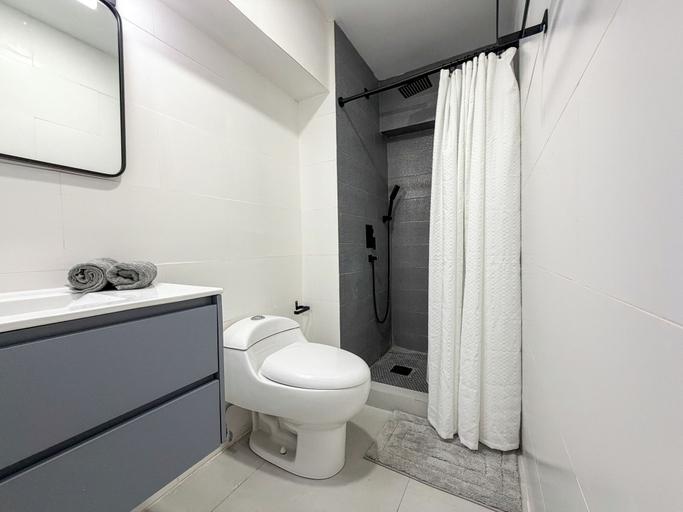 Bathroom 2, 609 Condado Ave