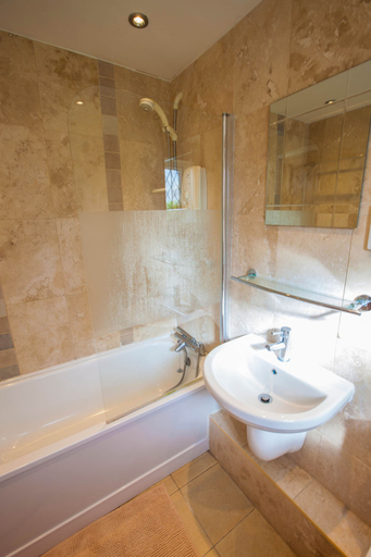 Room 4, Old Tom Cottage - 3 Bedroom House - St Florence, Pembrokeshire