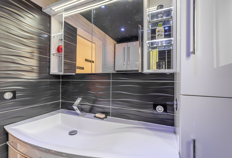 Room 4, Stunning Renovated 1-bedroom Breathtaking View, Alpes-Maritimes