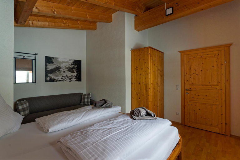 Bedroom 3, Aparthotels Berwang / Haus Wiesengrund, Reutte