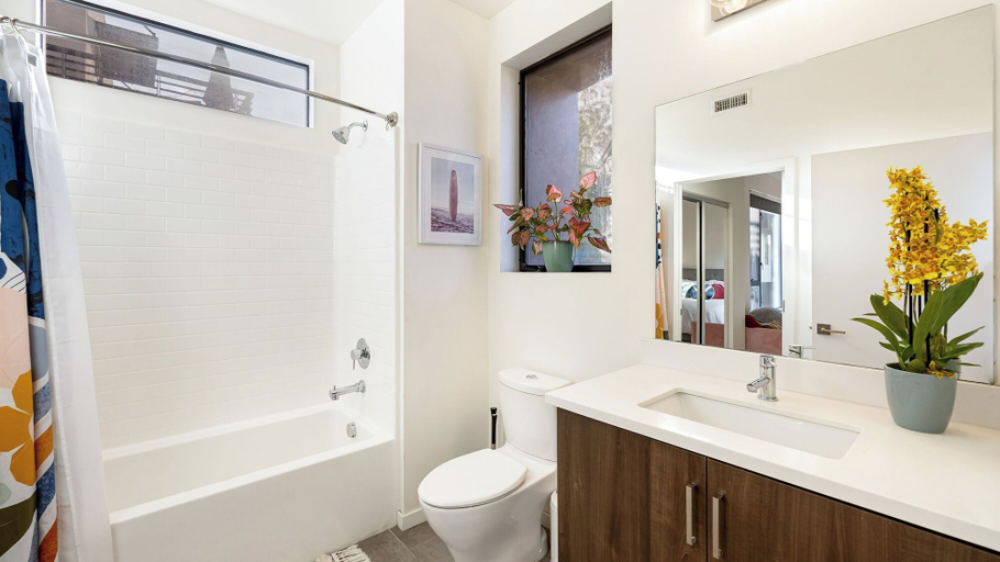 Interior 3, Silverlake Sunset Treehouse Art-filled Escape w/ Jacuzzi + Sauna Avantstay, Los Angeles