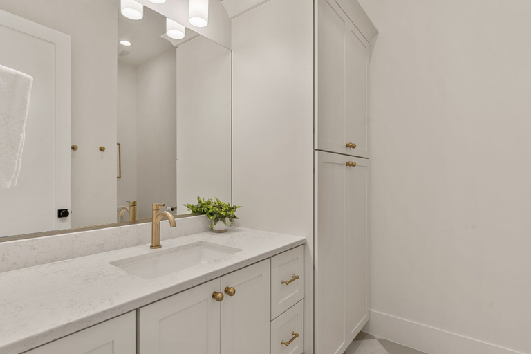 Bathroom 3, Barefoot Beach House B + C 6 Bedroom Home, Washington