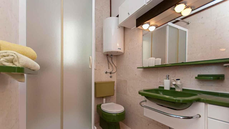 Shower 5, Villa Roko, Omiš