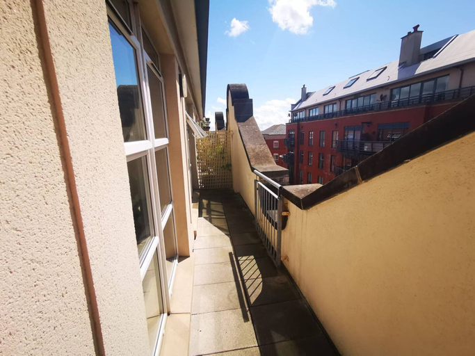 Others 3, 2BR Central Apartment, Belfast