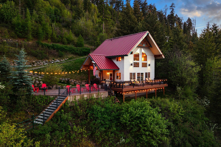 Room 2, Bridger Trail Retreat, Kootenai