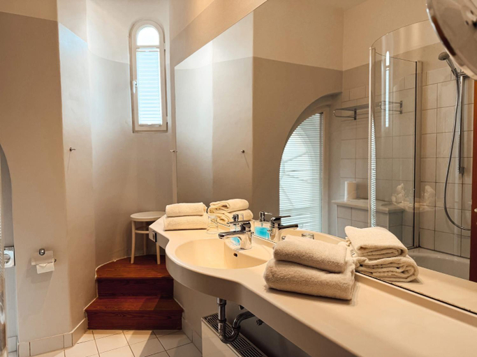 Bathroom 5, Hotel Sylter Hof, Nordfriesland