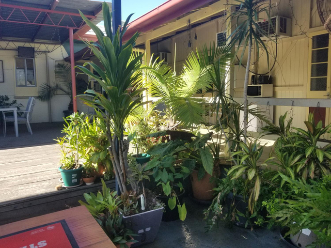 Others 5, Bluff Hotel, Duaringa