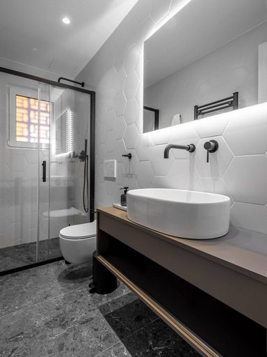 Bathroom 2, The Beehive Apartments, Attica