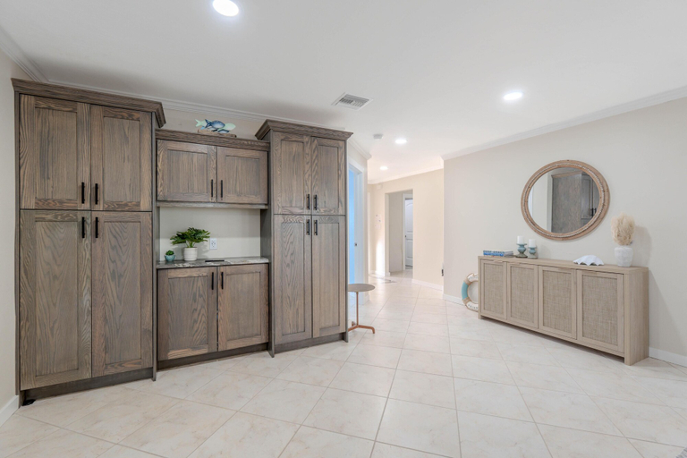Interior 4, The Sunseeker, Lee