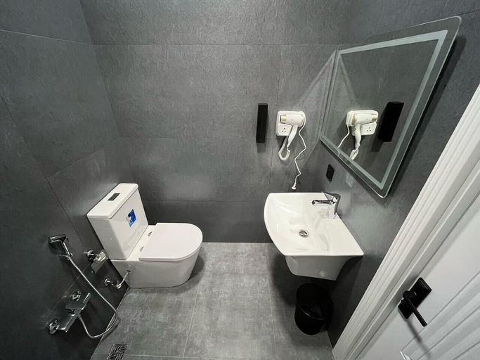 Bathroom 4, Urban Majesty Hotel, Baku