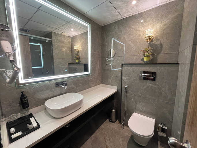 Bathroom 3, Hotel Holiday Heights, Varanasi