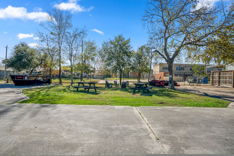 Room 2, Gated Studio Near Downtown Houston and NRG, Houston