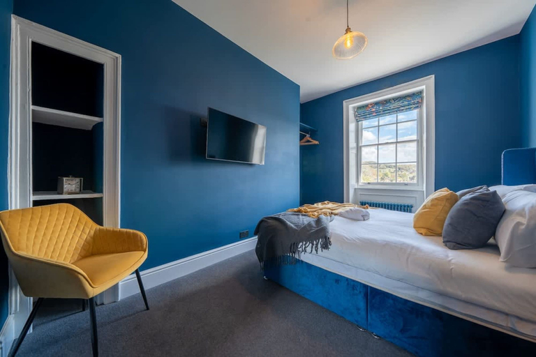 Room 3, Stunning Bath Home Sleeps 12 Ideal for Hen Stags, Bath and North East Somerset