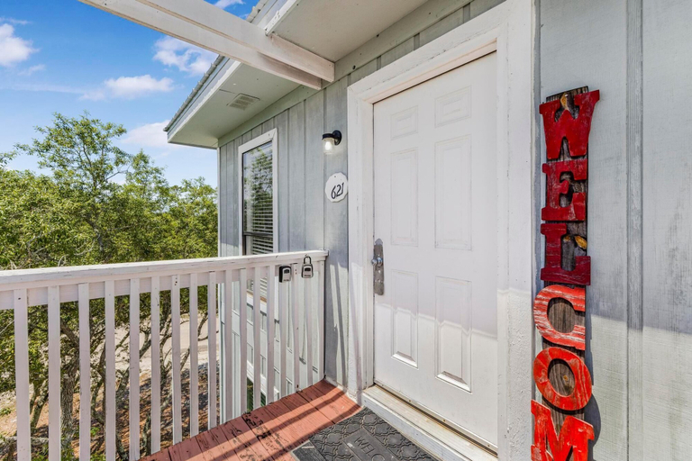Exterior detail, Romar Village 621, Baldwin