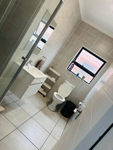 Bathroom 2, The Blyde, City of Tshwane