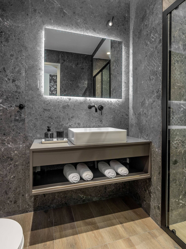Bathroom 2, The Beehive Apartments, Attica