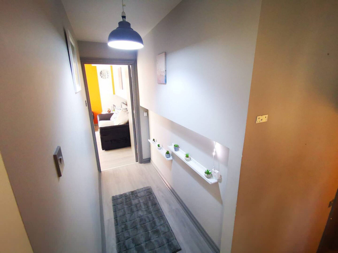 Others 2, 2BR Central Apartment, Belfast