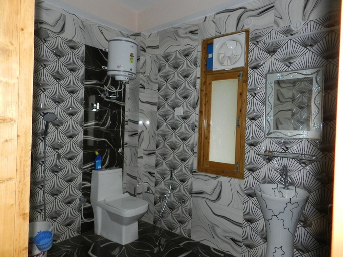 Bathroom 3, The Heaven Paradise Premium, Shimla